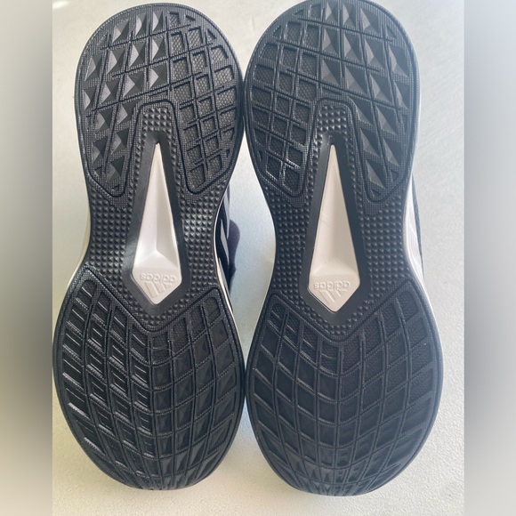 NWOT Adidas Boys Shoes Size 3 Color Black - Picture 5 of 9